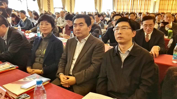 2、与会代表聚精会神“听书记说”。随军　摄影　