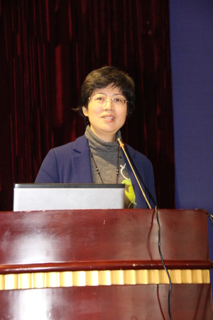 ４－１、江苏省卫生计生委副主任徐东红做主题发言。吴琛　摄影