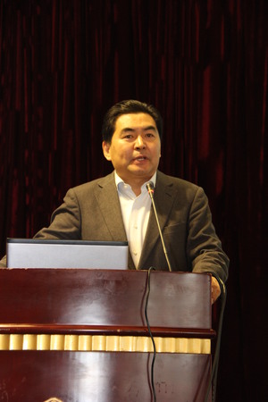 ４、国家卫生计生委直属机关党委常务副书记、中国卫生计生思想政治工作促进会副会长杨建立现场发言。吴琛　摄影