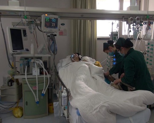 男童比酒昏迷不醒（网络配图）