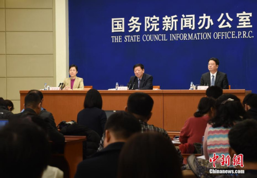 3月1日，国务院新闻办公室在北京举行新闻发布会，人社部部长尹蔚民、副部长游钧回答记者问。<a target='_blank' href='http://www.chinanews.com/'>中新社</a>记者 张勤 摄