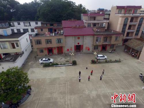 航拍石坑屯，只见村中小洋楼林立?！〗┝?摄