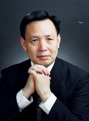 何星亮（全国政协委员、中国社会科学院学部委员、国务院参事）