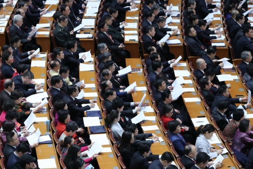 新华社照片，北京，2017年3月3日 
    全国政协十二届五次会议在京开幕
    3月3日，中国人民政治协商会议第十二届全国委员会第五次会议在北京人民大会堂开幕。
    新华社记者 刘卫兵 摄
