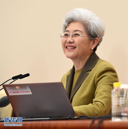 3月4日，十二届全国人大五次会议在北京人民大会堂举行新闻发布会。大会发言人傅莹就大会议程和人大工作相关的问题回答中外记者的提问。新华社记者 张领 摄