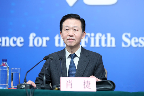 　3月7日，十二届全国人大五次会议举行记者会，邀请财政部部长肖捷、部长助理戴柏华就“财政工作和财税改革”的相关问题回答中外记者的提问。图为财政部部长肖捷。_副本