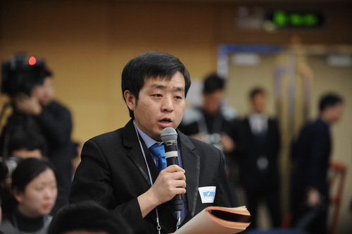 第一财经记者提问。