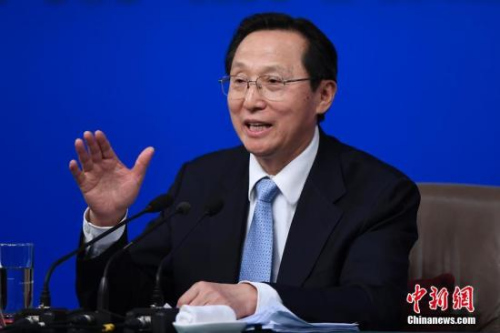 3月7日，十二届全国人大五次会议举行记者会，邀请农业部部长韩长赋、副部长张桃林等就“推进农业供给侧结构性改革”的相关问题回答中外记者的提问。<a target='_blank' href='http://www.chinanews.com/'>中新社</a>记者 韦亮 摄