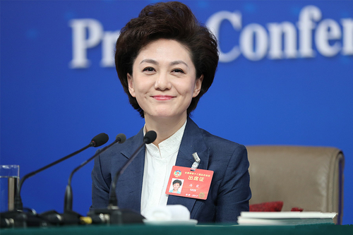 图为全国政协委员海霞。_副本