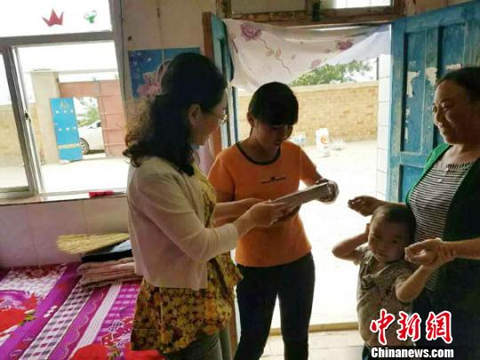 甘肃庆阳老区扶贫干部“三姊妹”：“走亲戚”解贫困