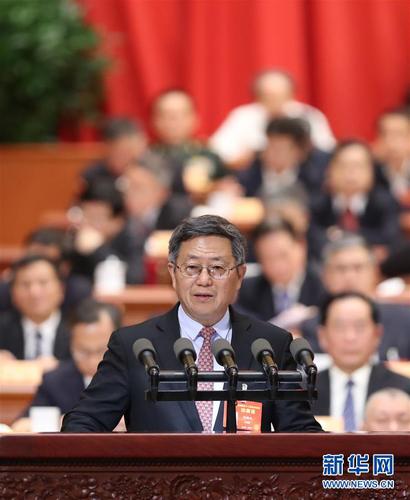 3月9日，全国政协十二届五次会议在北京人民大会堂举行第二次全体会议。这是迟福林委员作《供给侧结构性改革重在处理好政府与市场关系》的发言。新华社记者 刘卫兵 摄