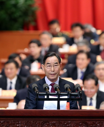 朱保成委员代表农业界作《关于进一步深入推进农村土地实行“三权分置”的建议》的发言