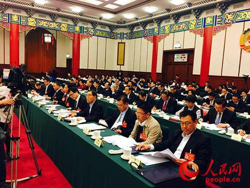 8日下午，全国政协十二届五次会议举行提案办理协商会。（人民网赵艳红摄）