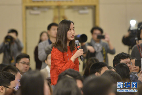 凤凰卫视记者提问王健 摄