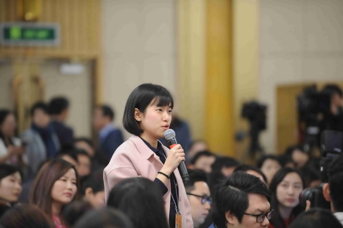 金融时报记者提问。