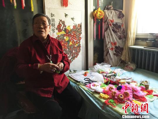 兰州八旬老人的十三年“荷包相赠”之路（图）