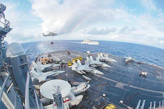 美国航母带着盟友炫肌肉，东海罕见军演“意在中朝”