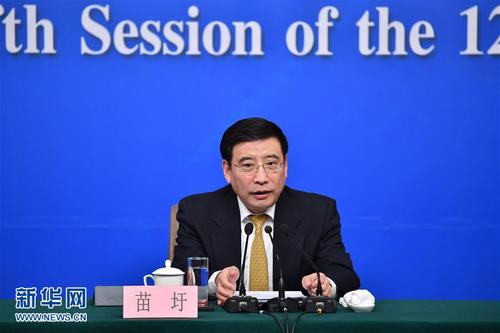 这是苗圩在回答记者提问。