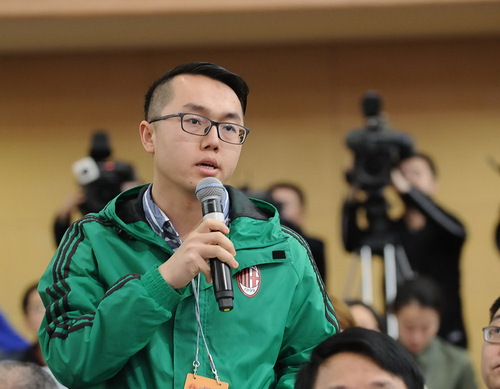 经济日报记者提问。