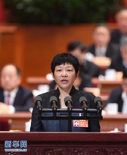 3月11日，全国政协十二届五次会议在北京人民大会堂举行第四次全体会议。这是印红委员作《力戒表面看齐 狠抓政策落地》的发言。 新华社记者张铎 摄