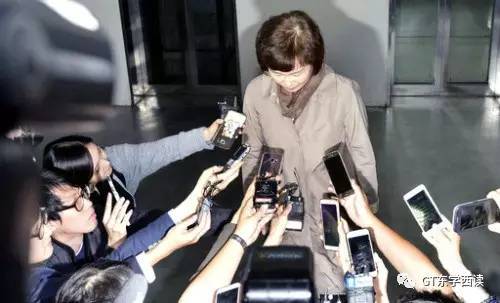 梨花女大校长崔京姬辞职。