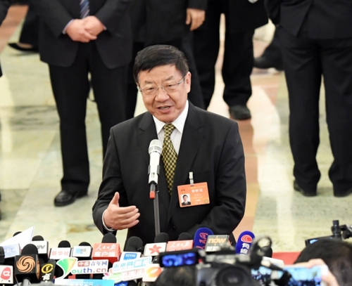 3月12日，十二届全国人大五次会议在北京人民大会堂举行第三次全体会议。这是国家林业局局长张建龙接受采访。新华社记者 赵颖全摄