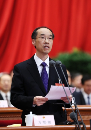 3月12日，十二届全国人大五次会议在北京人民大会堂举行第三次全体会议。万鄂湘主持会议。新华社记者兰红光摄