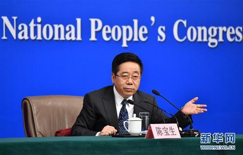 这是陈宝生回答记者提问新华社记者 李鑫 摄