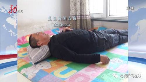 佟云龙和妻子只有一个女儿，今年29岁，已经结婚，住在 平房区。佟云龙家里还有一个12岁的女孩佳佳，是妻子弟弟的孩子，因为弟弟去世、弟媳不辞而别，这几年佳佳就跟着姑姑、 姑父一家生活。发现情况不对后，佟云龙赶紧把佳佳叫过来。