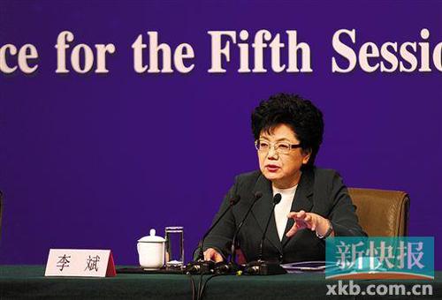 国家卫计委主任李斌回答记者提问。 新快报记者 祝贺/摄