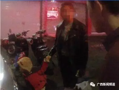 3岁小孩被关车内3小时 妈妈和孩子叔叔去公园玩了