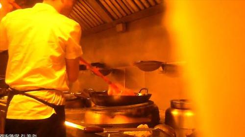 媒体曝俏江南黑厨内幕:扫把洗锅 臭鱼冒充活桂鱼