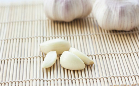 干咳吃什么好 干咳有什么食疗方法 哪些偏方可以治疗干咳