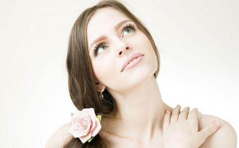 颈纹多怎么办 如何去除颈纹 去除颈纹的方法