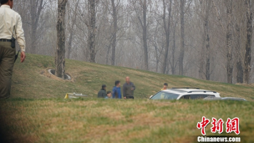 爆料者拍摄的游客下车现场。爆料者供图