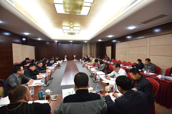 ７、分组交流、研讨参政议政工作。张雨斌　摄影