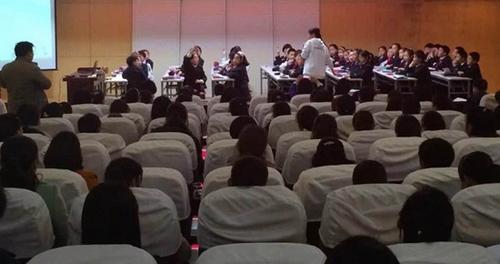 从性侵受害者到防性侵讲师：一半是阴影一半是阳光