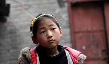 10岁女孩成妈妈 3岁时开始照顾病重母亲 10岁扛起一个家