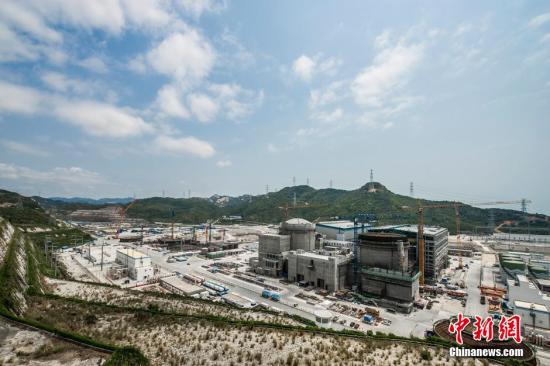 资料图：3月26日，建设中的中广核阳江核电基地。当日，中国广核集团有限公司(简称中广核)、阳江核电有限公司在阳江核电基地举行新闻发布会，宣布阳江核电1号机组已于3月25日完成168小时示范运行，具备商业运行条件，并正式投入商业运行。阳江核电基地6台机组全部建成后，年发电量将超过480亿千瓦时，环境效益相当于10万公顷森林。<a target='_blank' href='http://www.chinanews.com/'>中新社</a>发 龙宇阳 摄