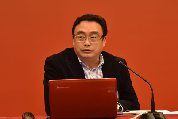 7、民盟福建省委专职副主委刘泓介绍参政议政经验体会。张雨斌 摄影