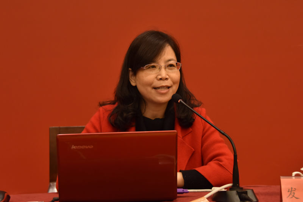 10、民盟陕西省委副秘书长兼参政议政部部长张红介绍参政议政经验体会。张雨斌 摄影