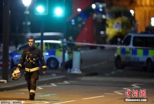 资料图：袭击事件发生后，警方在议会大厦周边执勤。