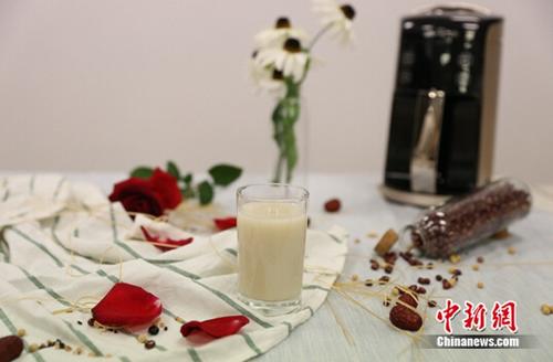 女人想变美、延缓衰老到底该喝豆浆还是牛奶？