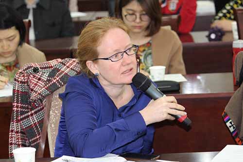 英国金融时报社记者提问 刘瑞 摄