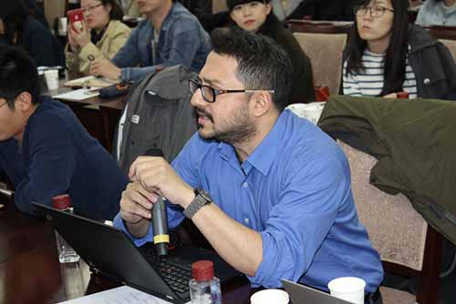 印度斯坦时报社记者提问 刘瑞 摄