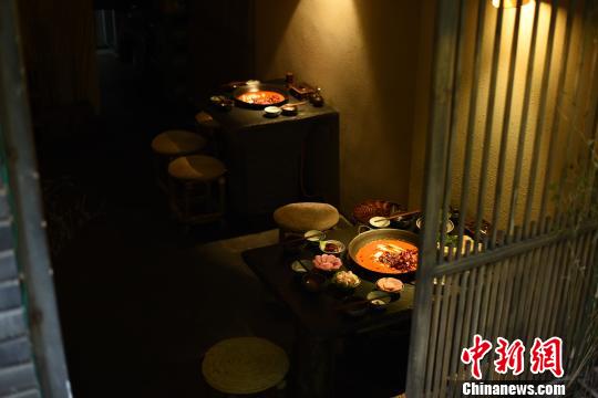 杨顺康藏在小巷角落的火锅馆?！≈有?摄