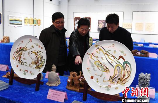 甘肃草根匠人比手艺亮绝活百余件精品展多彩文化