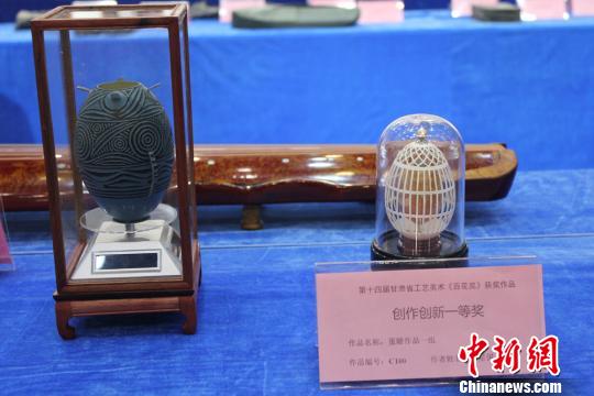 图为蛋雕作品?！⌒煅?摄