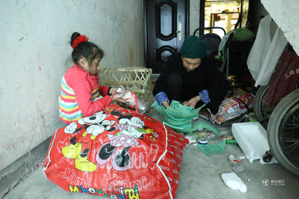 婆婆背捡来的瓷娃娃上学3