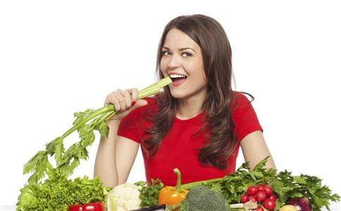 睡前不要喝什么饮料 哪些饮料不要在睡前喝 睡前不要吃什么食物